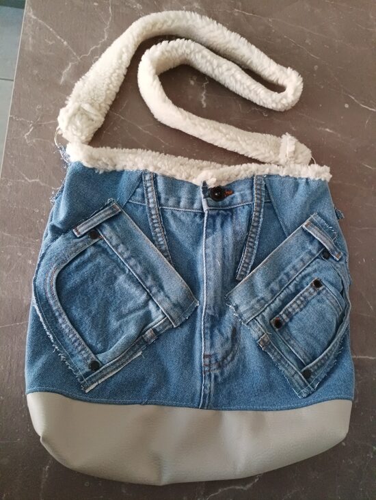 Jeans-and-fur peknybag