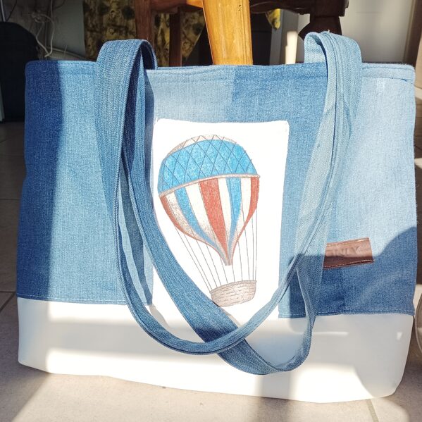   sturdy jeans-peknybag with hot air balloon motif pocket € 32,00