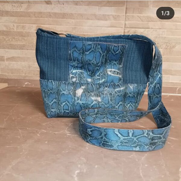 Jeans and (artificial) reptile peknybag € 28,00 