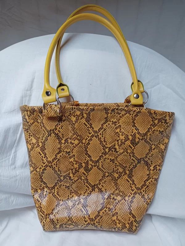 Artificial reptile peknybag € 28,00